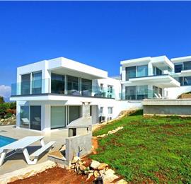 4 bedroom villa with pool and sea view in Perithia, Corfu, sleeps 9